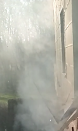 Brand in Nachbarwohnung - Fenster und Rahmen explodieren 